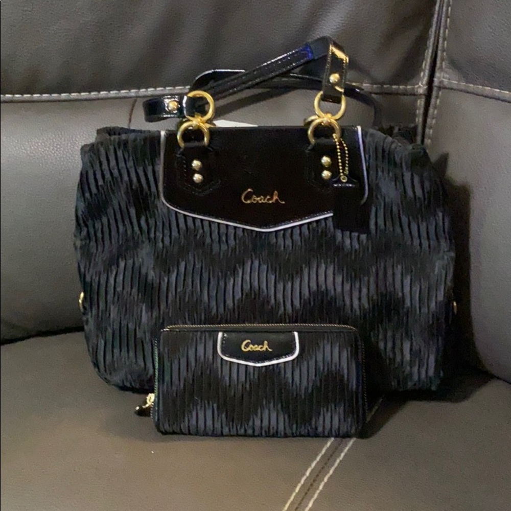 Women’s coach pocketbook and matching wallet